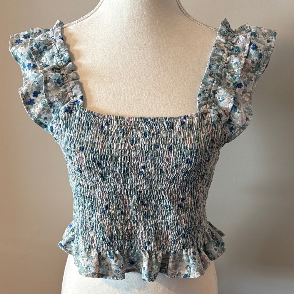 Paper Crane Floral Smocked Ruffle Sleeve Top. Size Medium